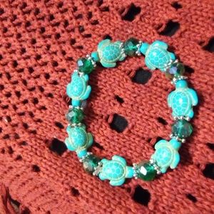 Adorable baby sea turtle Stretch bracelet